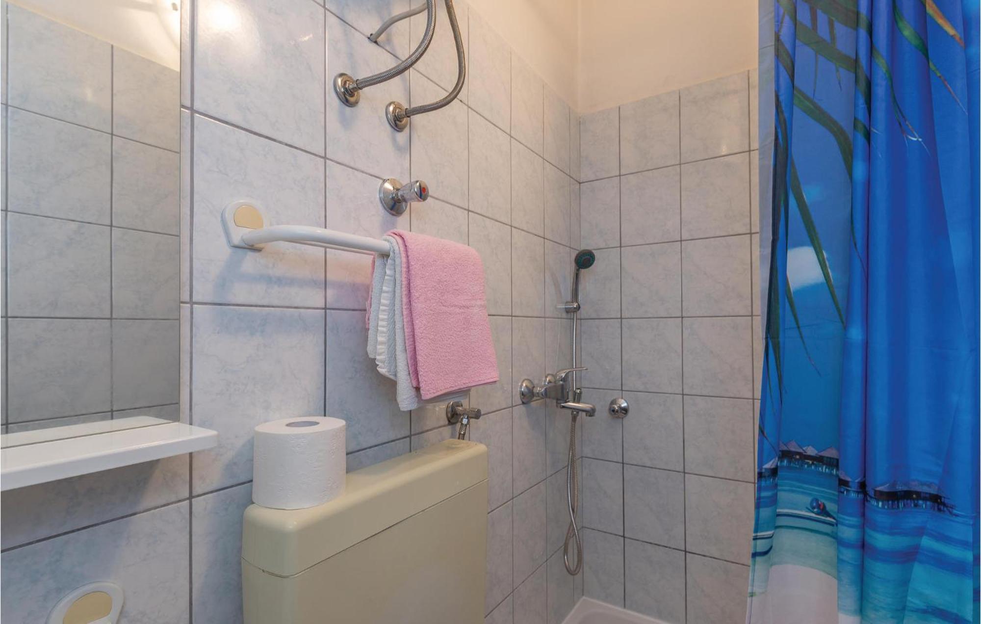 Lovely Apartment In Makarska With Wifi Kültér fotó
