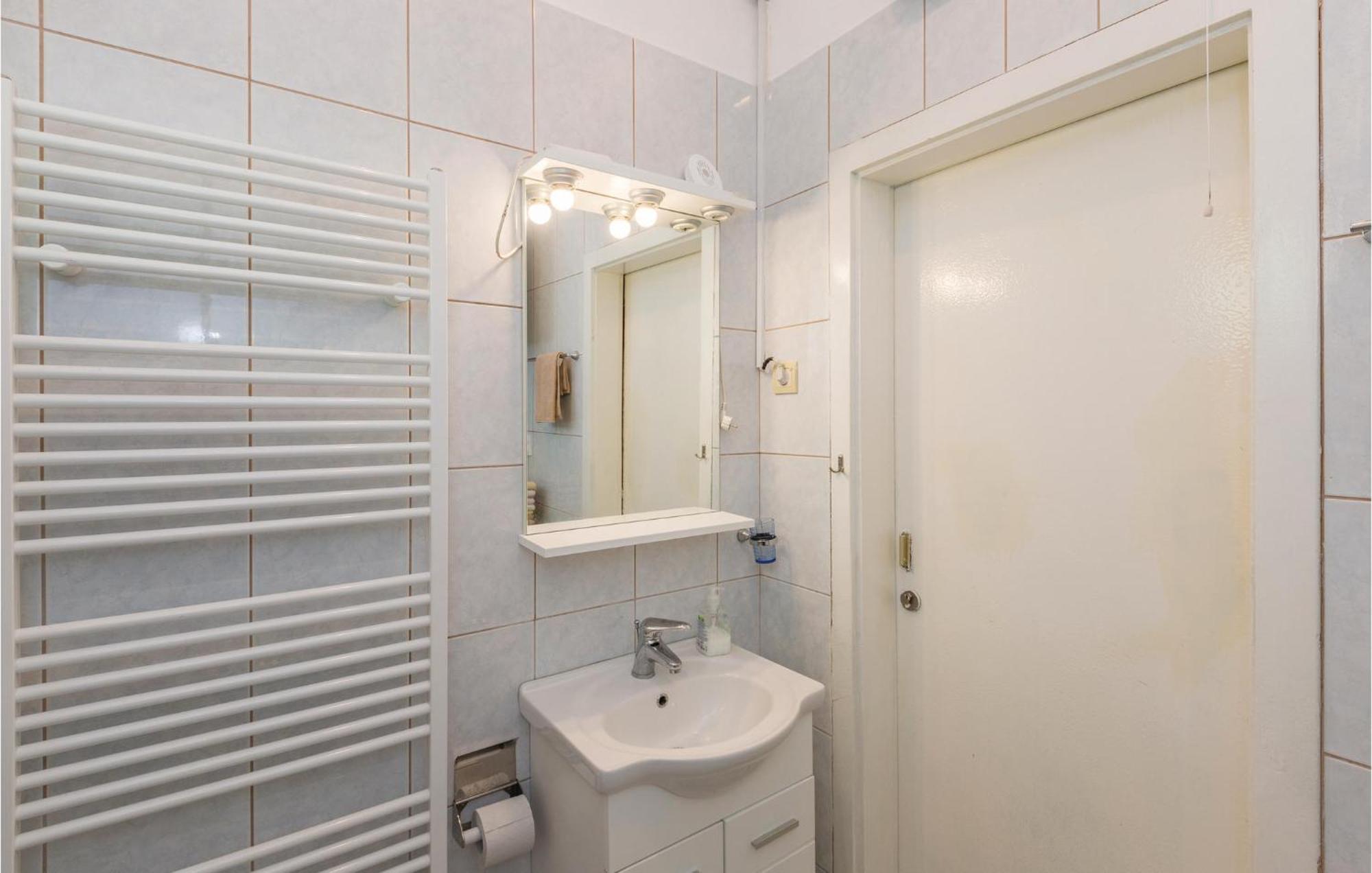 Lovely Apartment In Makarska With Wifi Kültér fotó