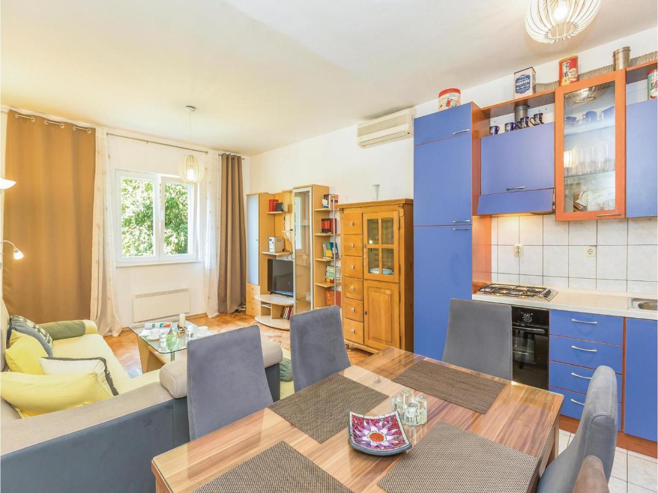 Lovely Apartment In Makarska With Wifi Kültér fotó